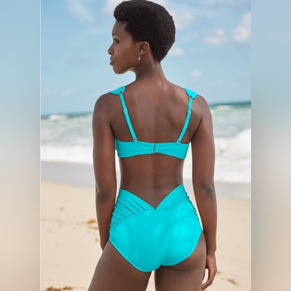 VENUS The Uplift Marilyn Bikini Top, size 34C - Picture 3 of 16